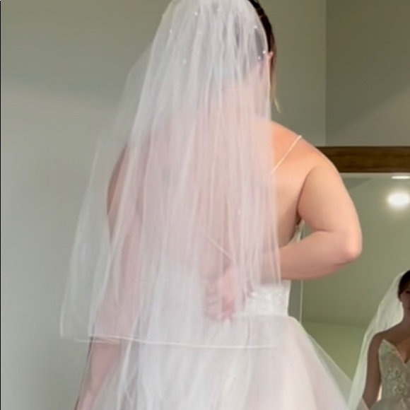 Fingertip Veil with Rhinestone and Pearl Detail